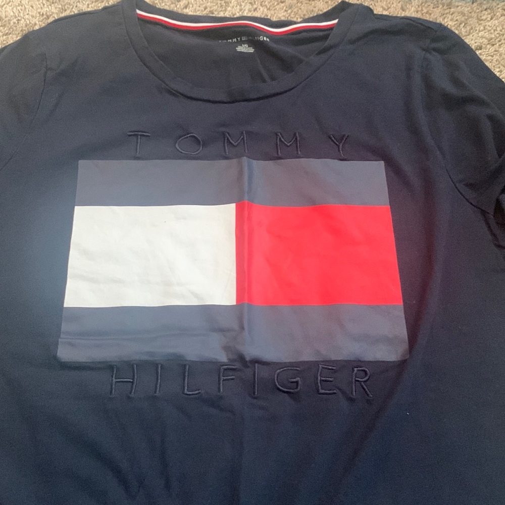Excellent condition women’s size large Tommy Hilfiger t-shirt